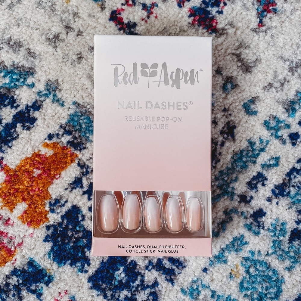 Red Aspen Jenna Goes Coconuts Coffin Nail Dashes Reusable Glue-on Nails